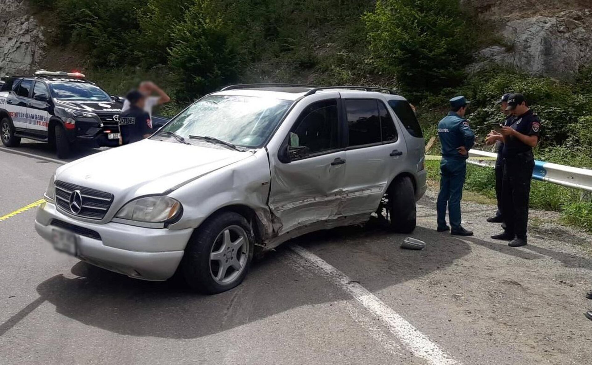 ДТП на трассе Ванадзор-Алаверди, недалеко от Чертова моста (29 июля 2024). Лори - Sputnik Արմենիա, 1920, 29.07.2024