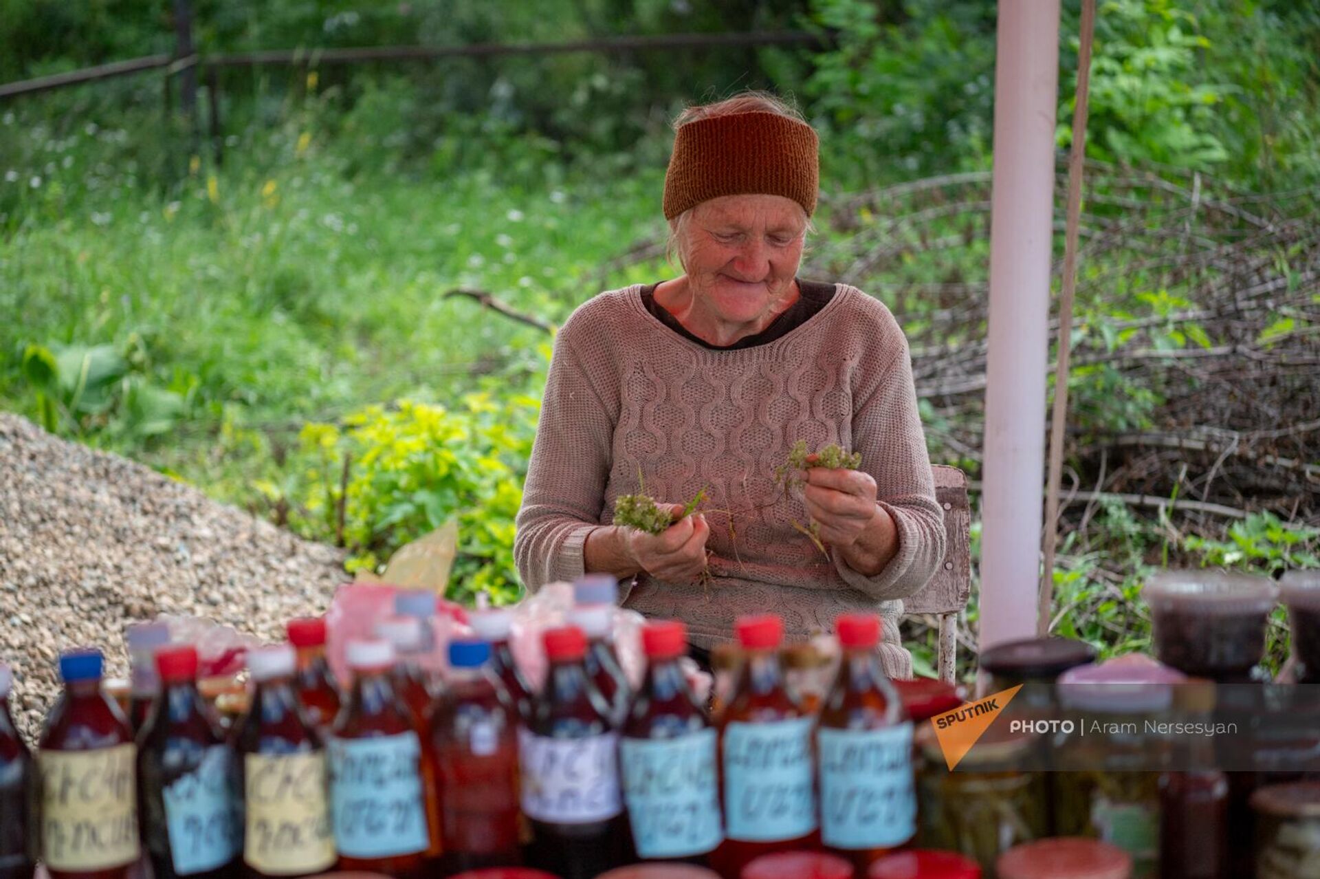 66-летняя бабушка Мария была крещена в церкви Святого Николая Чудотворца в селе Амракиц - Sputnik Արմենիա, 1920, 02.08.2024