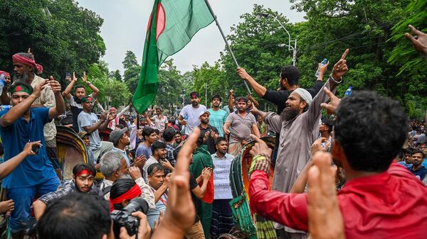 Студенческое движение против дискриминации провело митинг в Центральном минарете Шахид (3 августа 2024). Дакка, Бангладеш - Sputnik Армения