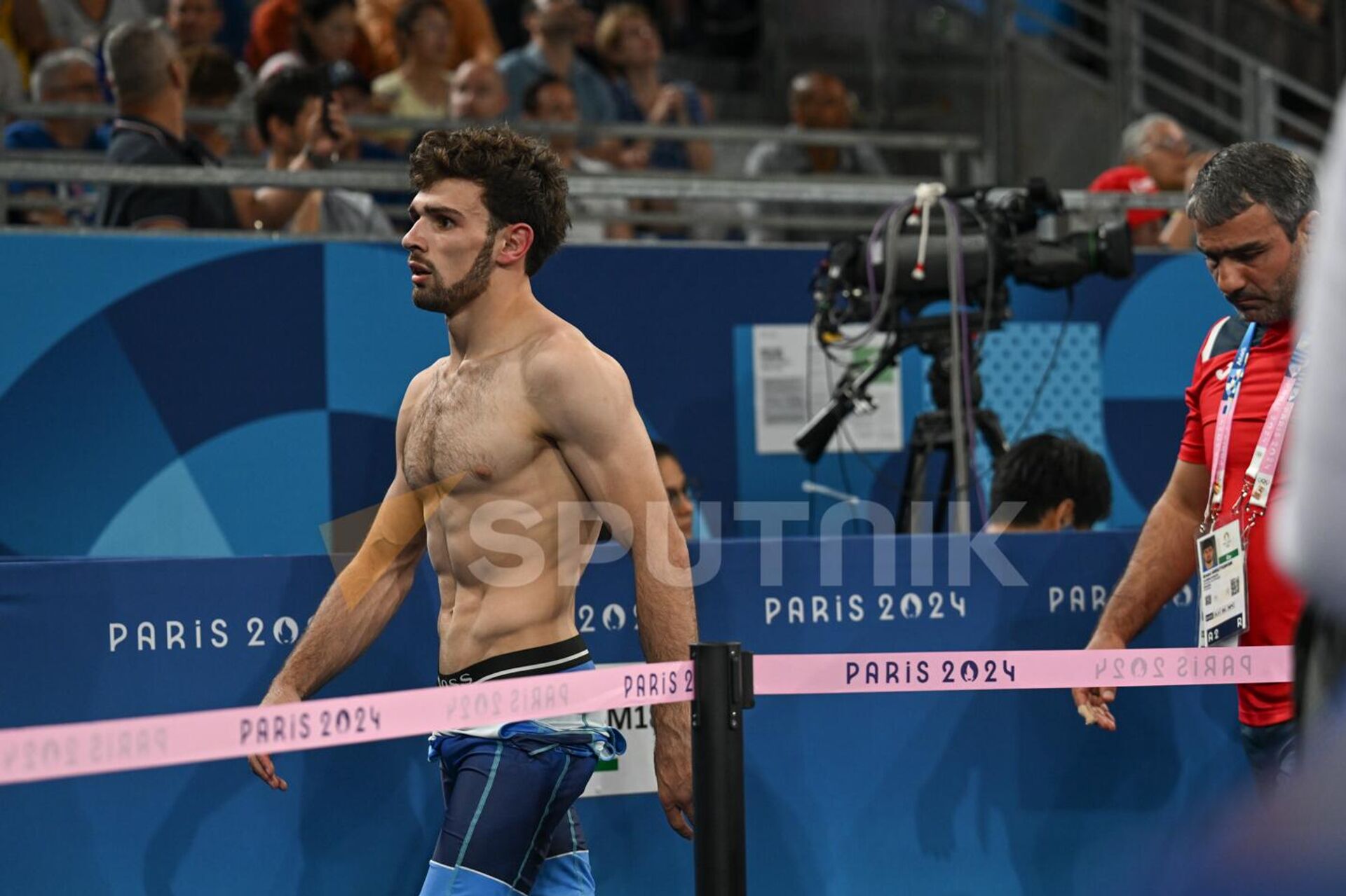 Арсен Арутюнян и Абдуллаев Гуломжон из сборной Узбекистана в 1/4 финала олимпийского турнира по вольной борьбе (57 кг) (8 августа 2024). Париж - Sputnik Армения, 1920, 08.08.2024