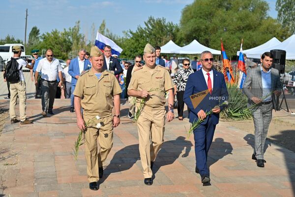 Торжественное мероприятие по случаю 197-й годовщины Ошаканской битвы в память о русских воинах и армянских добровольцах у памятника Героям Ошакана (16 августа 2024). Ошакан - Sputnik Армения