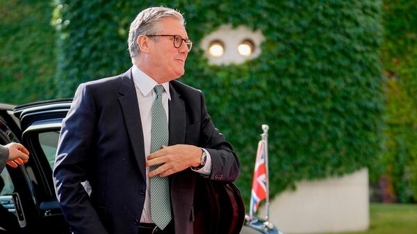 Премьер-министр Великобритании Кир Стармер прибывает на встречу с канцлером Германии (28 августа 2024). Берлин - Sputnik Армения