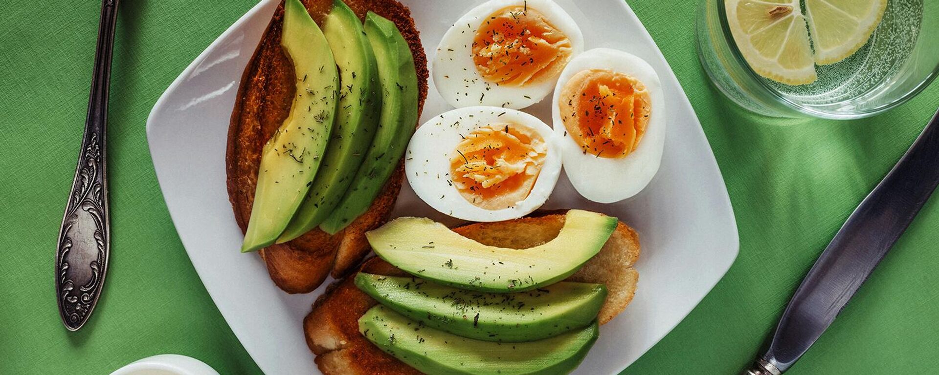 Блюдо из авокадо с яйцом - Sputnik Армения, 1920, 05.09.2020