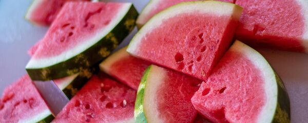 Арбуз, нарезанный кусками - Sputnik Армения
