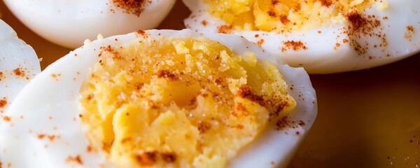 Вареные яйца на тарелке - Sputnik Армения