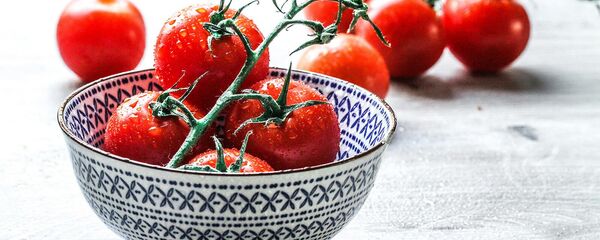 Помидоры на столе Помидоры на столе - Sputnik Արմենիա