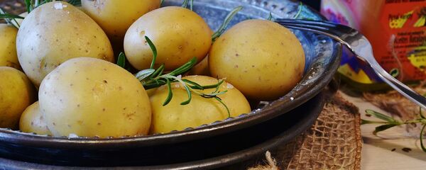 Отварной картофель с зеленью Отварной картофель с зеленью - Sputnik Արմենիա