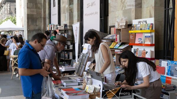 Открытие Ереванского книжного фестиваля в государственной картинной галерее (6 сентября 2024). Еревaн - Sputnik Արմենիա