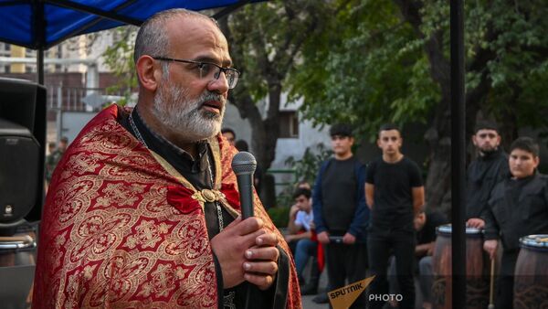Преподобный Зенон Барсегян на мероприятии, посвященном Дню Независимости в исправительном учреждении Больница для осужденных, (23 сентября 2024). Еревaн - Sputnik Армения