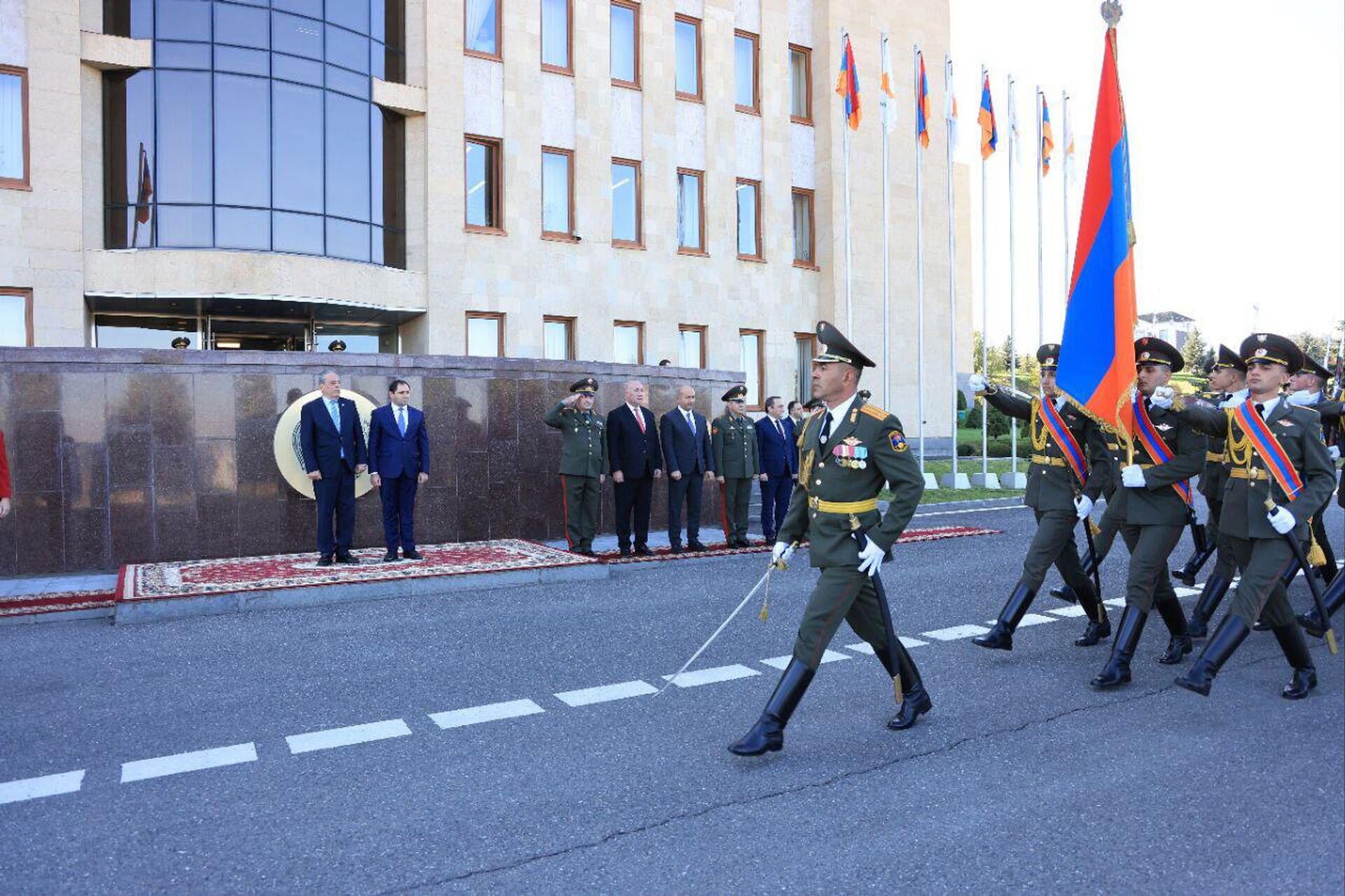 Министр обороны РА Сурен Папикян принял прибывшего в Армению с официальным визитом министра обороны Кипра Василиса Пальмаса (25 сентября 2024). Еревaн - Sputnik Արմենիա, 1920, 25.09.2024