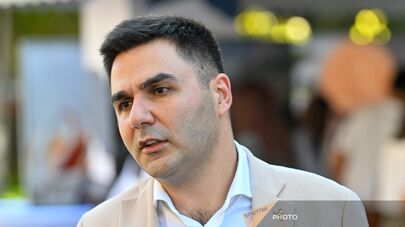 Эксперт по продовольственному праву Давид Пипоян во время всемирного дня школьного молока в Еревaне