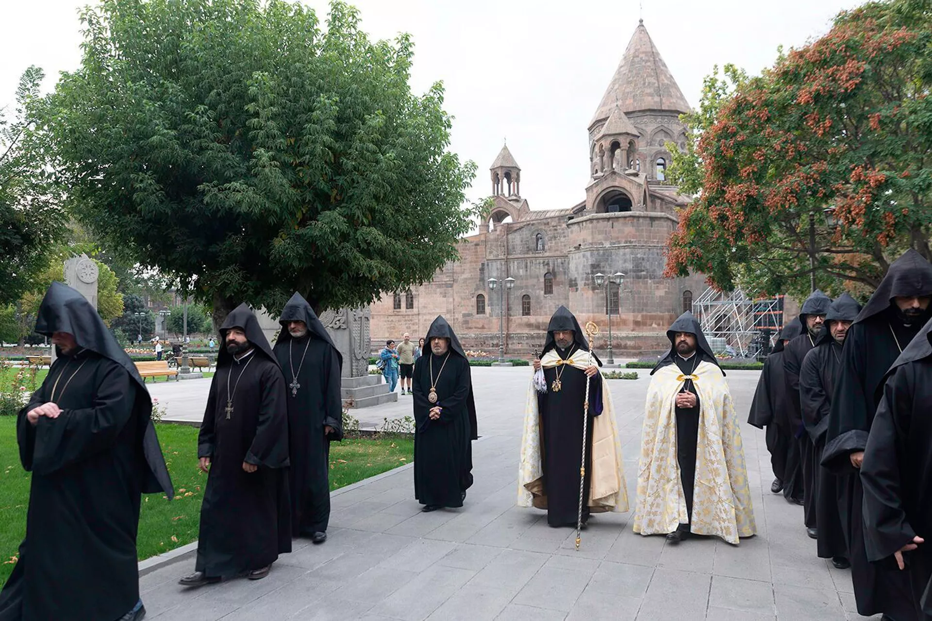 Патриарх Константинопольский Саак Архиепископ Машалян прибыл Первопрестольный Святой Эчмиадзин (27 сентября 2024). Эчмиадзин - Sputnik Армения, 1920, 27.09.2024