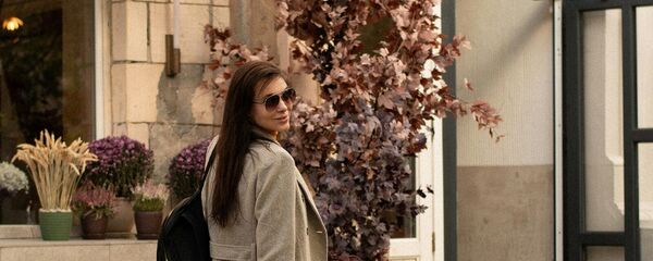 Девушка на улице - Sputnik Արմենիա