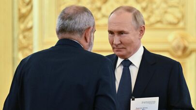 Президент РФ Владимир Путин и премьер-министр Армении Никол Пашинян на заседании Совета глав государств-участников СНГ в расширенном составе (8 октября 2024). Москвa