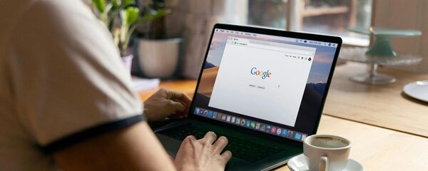 Поисковик Google на мониторе ноутбука - Sputnik Արմենիա