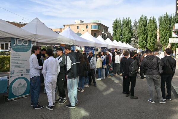 Открытие выставки образовательных программ ведущих российских вузов (10 октября 2024). Гюмри Открытие выставки образовательных программ ведущих российских вузов (10 октября 2024). Гюмри - Sputnik Армения