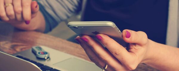 Работа со смартфоном - Sputnik Армения