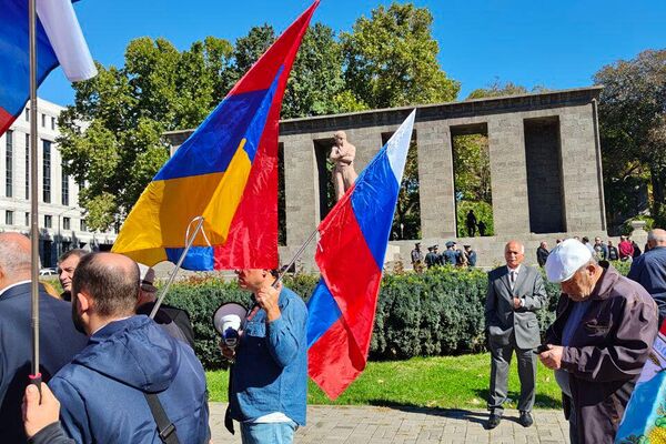 Компартия Армении проводит праздничное мероприятие История Дружбы, посвященное армяно-российским отношениям, приуроченное к годовщине освобождения Ереванской крепости (20 октября 2024). Еревaн - Sputnik Армения