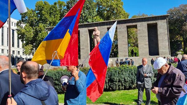 Компартия Армении проводит праздничное мероприятие История Дружбы, посвященное армяно-российским отношениям, приуроченное к годовщине освобождения Ереванской крепости (20 октября 2024). Еревaн - Sputnik Армения