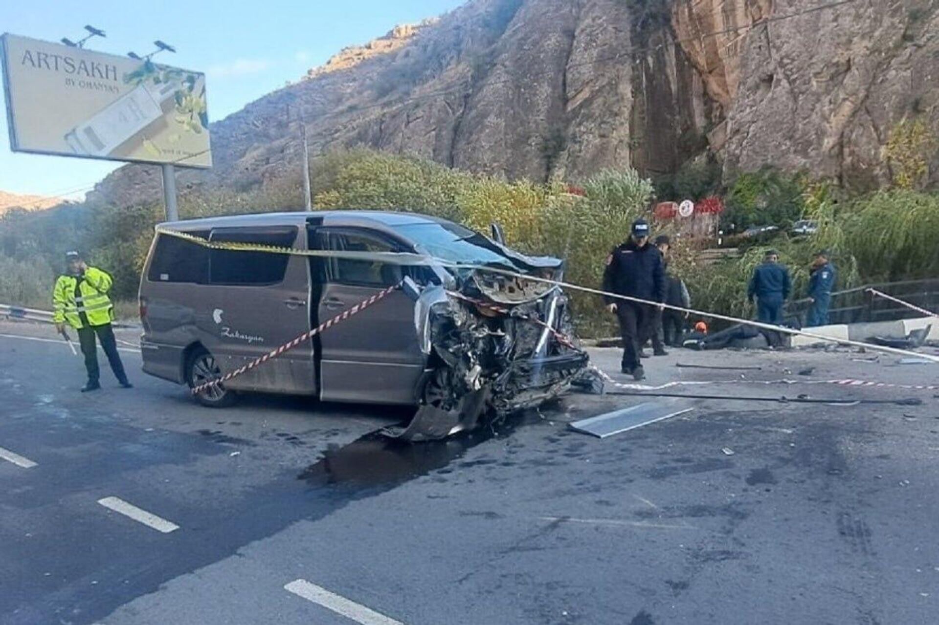 ДТП с жертвами на перекрестке дороги, ведущей к монастырскому комплексу Нораванк (24 октября 2024). Вайоц Дзор - Sputnik Армения, 1920, 24.10.2024