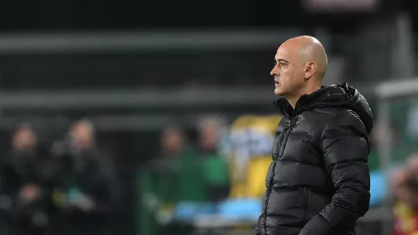 Главный тренер Ноа Руи Мота во время матча между командами Rapid Vienna (Австрия) и Noah Yerevan (Армения) на стадионе Allianz Arena (24 октября 2024). Венa - Sputnik Армения