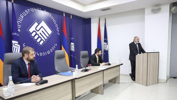 Заседание инициативной группы партии Гражданский договор под председательством Никола Пашиняна (31 октября 2024). Еревaн - Sputnik Армения
