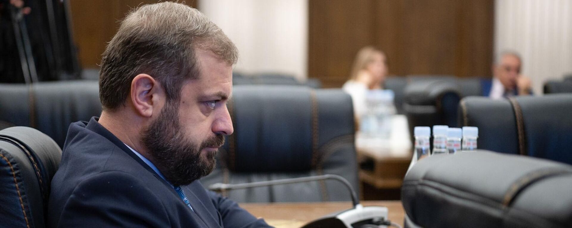 Министр экономики Геворк Папоян на совместном заседании постоянных комиссий по экономическим вопросам, финансово-кредитным и бюджетным вопросам (4 ноября 2024). Еревaн - Sputnik Армения, 1920, 04.11.2024