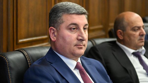 Министр ТУИ Гнел Саносян на предварительном обсуждении государственного бюджета 2025 года в рамках совместного заседания постоянных комиссий НС (5 ноября 2024). Еревaн - Sputnik Армения