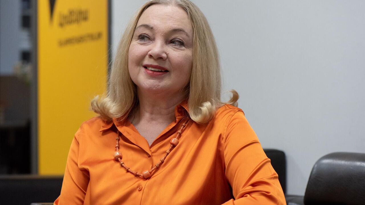 Жалаңаш қыздар фильмін қараңыз