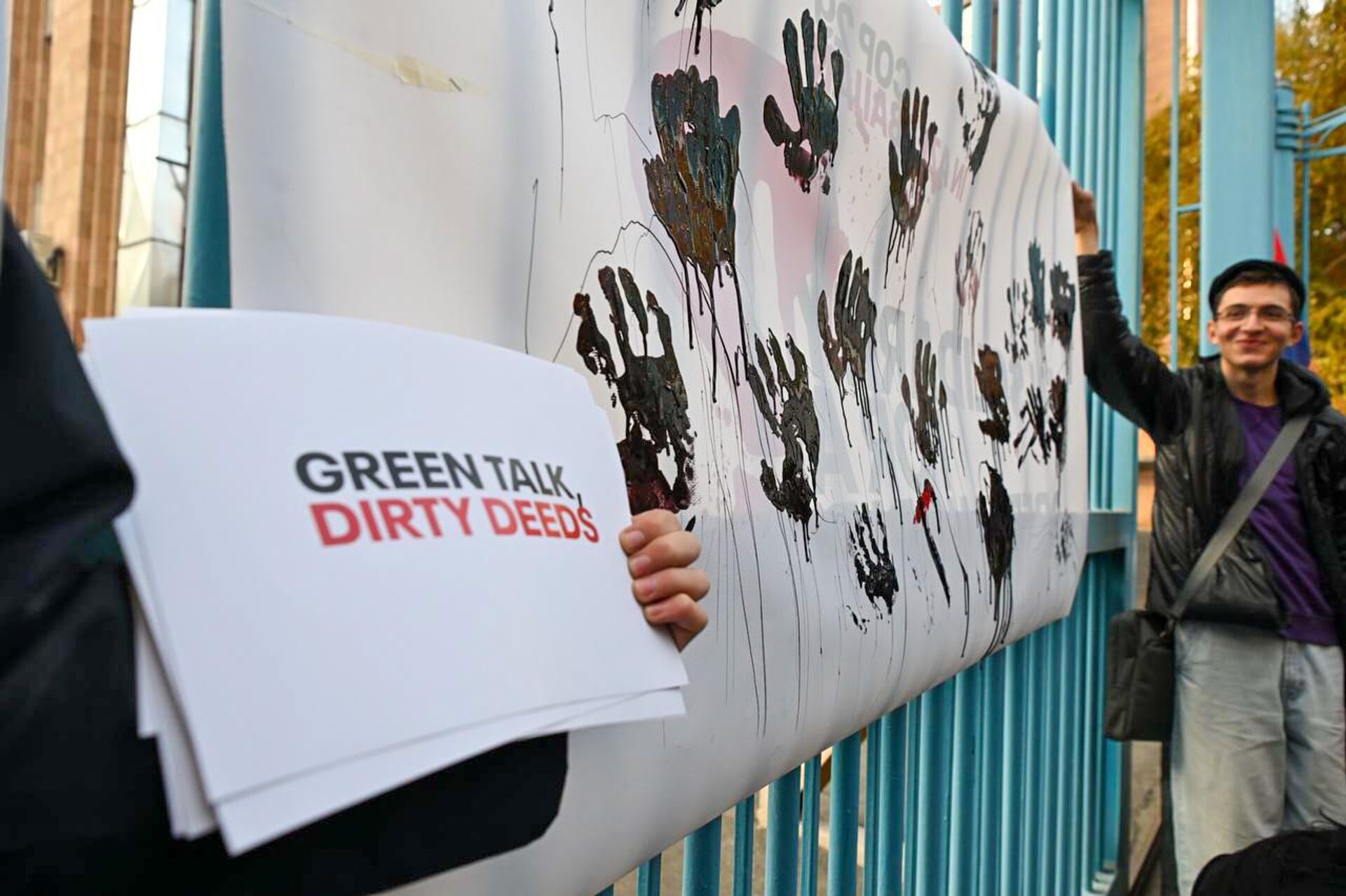 Акция протеста Stop Greenwashing Genocide! у офиса ООН (15 ноября 2024). Еревaн - Sputnik Արմենիա, 1920, 15.11.2024