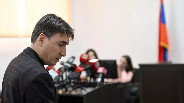 Депутат от оппозиционного блока Айастан Армен Геворкян во время суда по делу Роберта Кочаряна (28 ноября 2024). Еревaн - Sputnik Армения