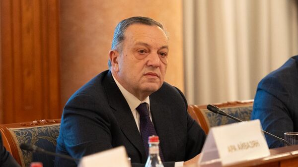 Авет Адонц на конференции на тему Армения и Россия в условиях регионального и глобального переформатирования: уроки и стратегический выбор (11 декабря 2024). Еревaн - Sputnik Армения