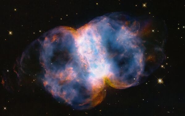 Туманность Маленькая Гантель, или Мессье 76, M76 или NGC 650/651, расположенная на расстоянии 3400 световых лет в созвездии ПерсеяNASA/ESA Hubble Space Telescope - Sputnik Армения