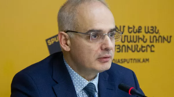 Зампредседателя партии Армянский национальный конгресс Левон Зурабян на пресс-конференции подводит политические итоги года (12 декабря 2024). Еревaн - Sputnik Армения
