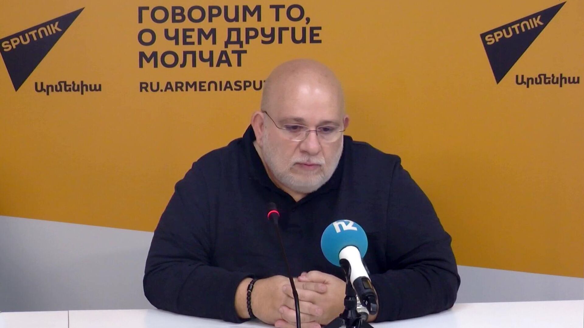 Севак Акопян на пресс-конференции Обострение ситуации в Сирии и его влияние на армянские общины Ближнего Востока  (13 декабря 2024). Еревaн - Sputnik Армения, 1920, 24.11.2025