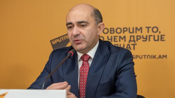 Председатель партии Просвещенная Армения Эдмон Марукян во время пресс-конференция по политическим итогам года (17 декабря 2024). Еревaн - Sputnik Армения