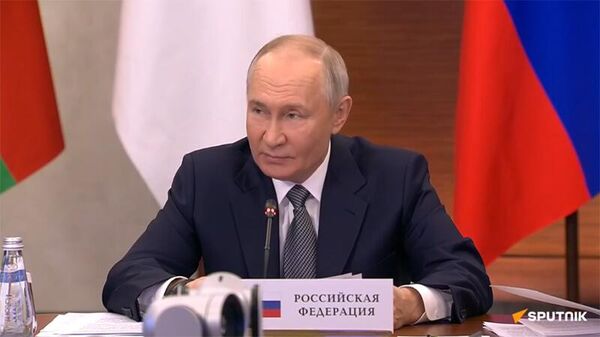 Президент РФ Владимир Путин выступает на заседании Высшего Евразийского экономического совета (26 декабря 2024). Санкт-Петербург - Sputnik Армения