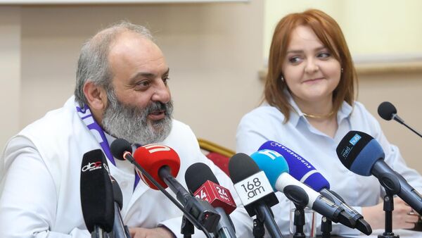 Բագրատ սրբազանն ու Լիդյա Մանթաշյանը - Sputnik Արմենիա