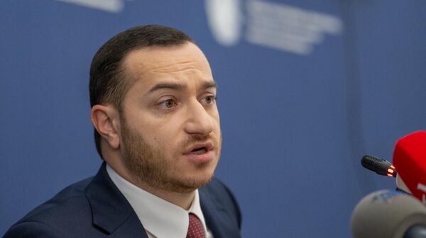 Министр высокотехнологической промышленности Мхитар Айрапетян во время пресс-конференции по итогам 2024 года (9 января 2025). Еревaн - Sputnik Армения