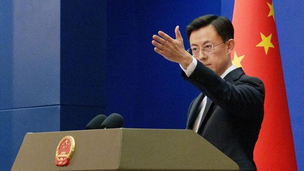 Официальный представитель МИД КНР Го Цзякунь выступает на брифинге (10 января 2025). Пекин - Sputnik Արմենիա