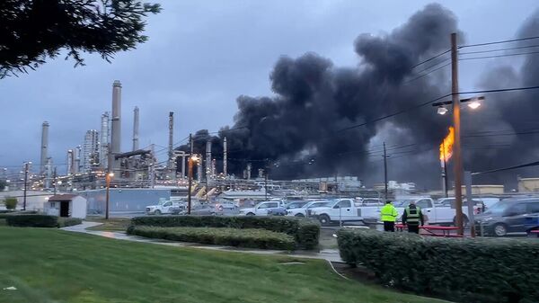 Пожар на одном из крупнейших в США нефтеперерабатывающих заводов в Калифорнии - Sputnik Արմենիա