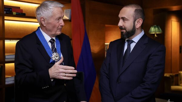Թյորնբորն Յագլանդն ու Արարատ միրզոյանը - Sputnik Արմենիա