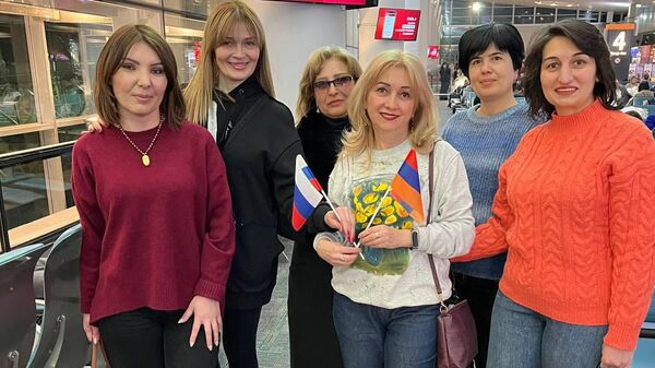Филологи из Армении пройдут курсы повышения квалификации в Санкт-Петербурге - Sputnik Армения