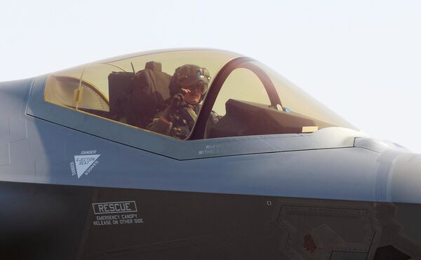 Истребитель-бомбардировщик F-35 - Sputnik Армения