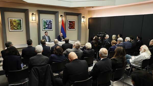 Ֆրանսիայի հայ համայնքի հետ հանդիպման ժամանակ - Sputnik Արմենիա