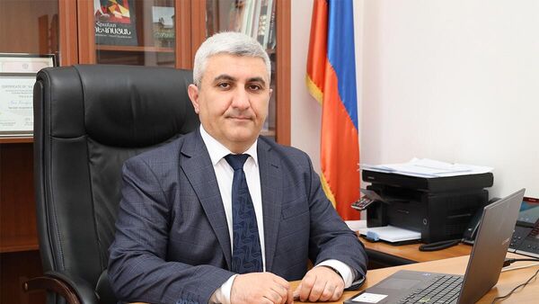 Ректор Национального архитектурно-строительного университета Армении Манук Барсегян - Sputnik Армения