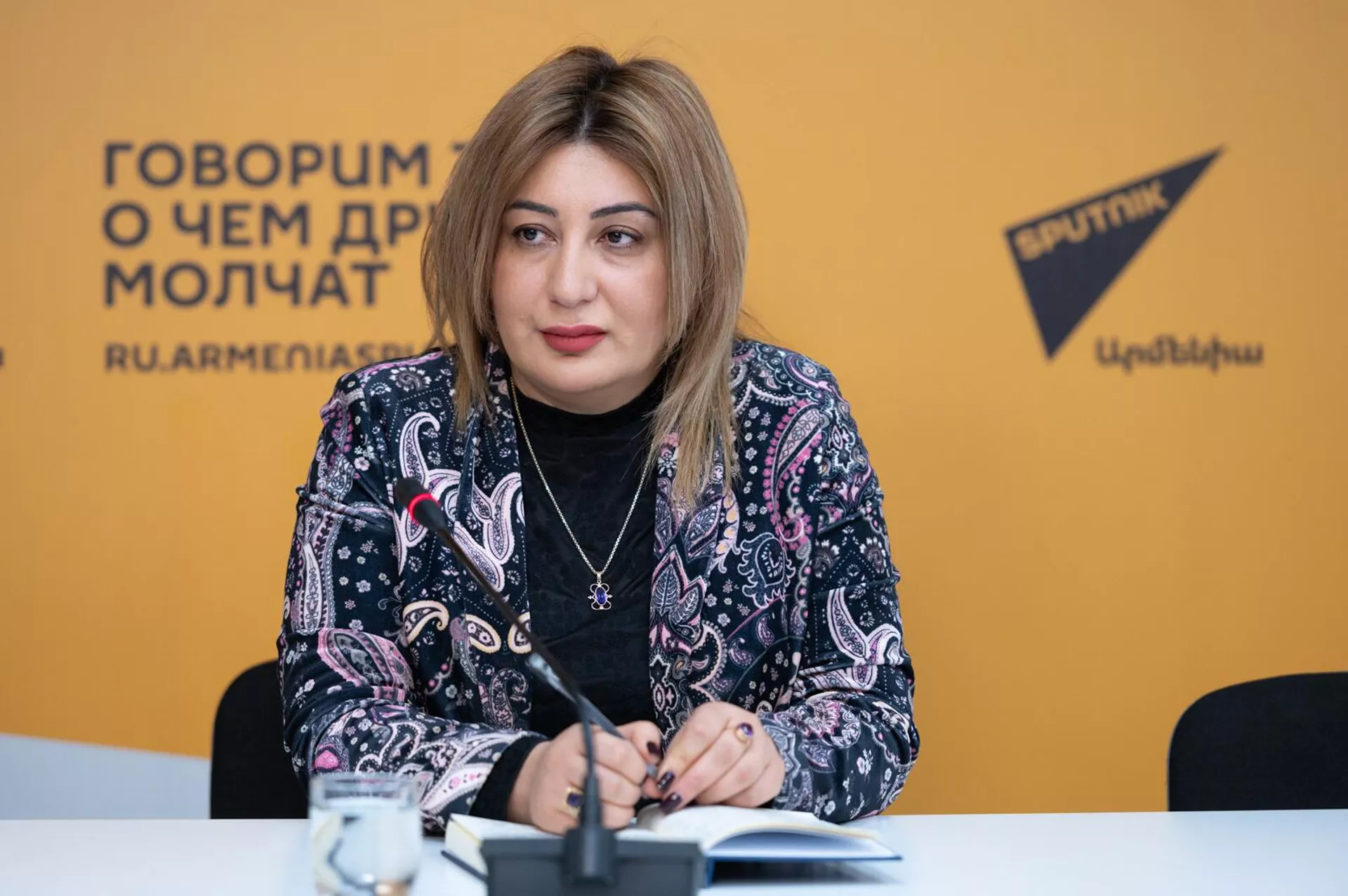 Cоучредитель правозащитной общественной организации Право на здоровье Ануш Погосян на пресс-конференции (21 февраля 2025). Еревaн Cоучредитель правозащитной общественной организации Право на здоровье Ануш Погосян на пресс-конференции (21 февраля 2025). Еревaн - Sputnik Армения, 1920, 02.10.2025