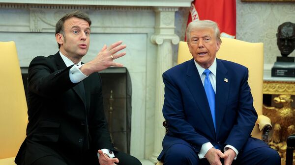 Встреча президентов США и Франции Дональда Трампа и Эммануэля Макрона в Овальном кабинете Белого дома (24 февраля 2025). Вашингтон - Sputnik Армения