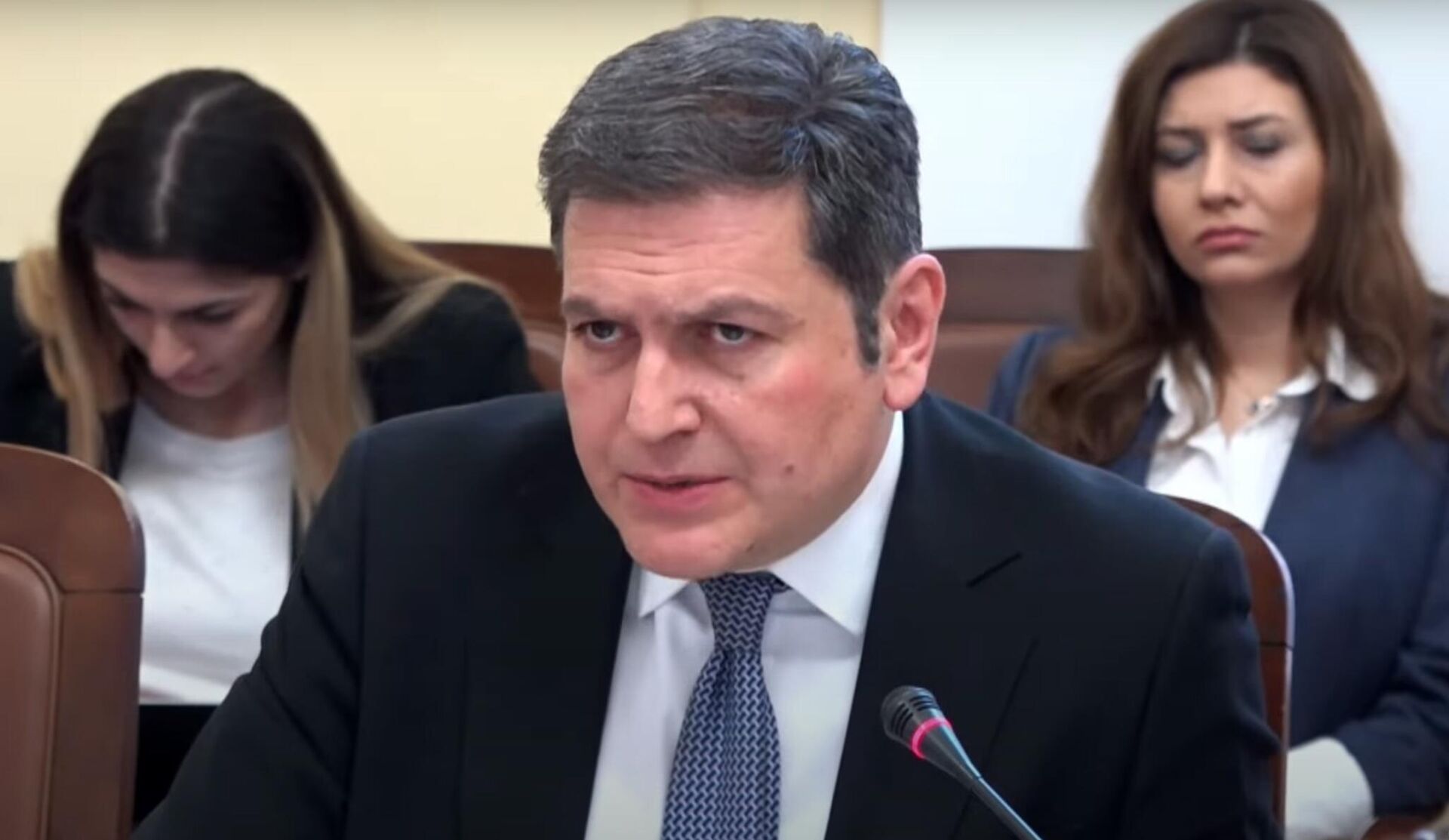Замминистра иностранных дел Паруйр Ованнисян в ходе заседания парламентской комиссии Армения-ЕС (25 февраля 2025). Еревaн - Sputnik Արմենիա, 1920, 25.02.2025