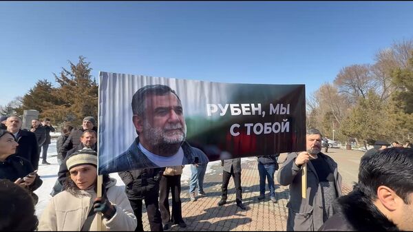 В Цицернакаберде проходит акция памяти жертв погромов и резни армян в Азербайджане - Sputnik Армения